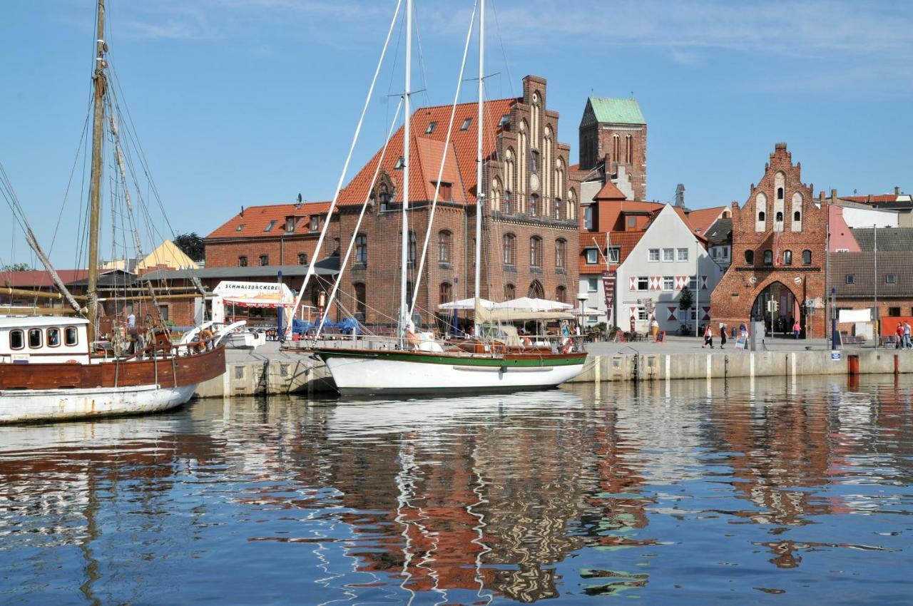 Hotel Am Alten Hafen Wißmar Exterior foto